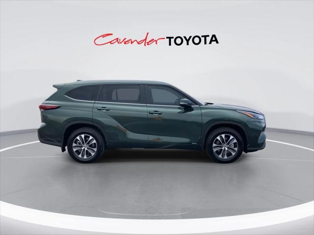 used 2025 Toyota Highlander Hybrid car, priced at $50,991