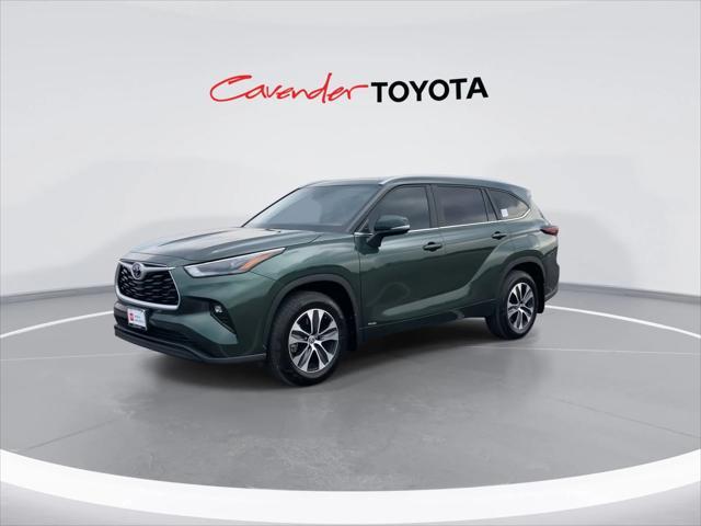 used 2025 Toyota Highlander Hybrid car, priced at $50,991