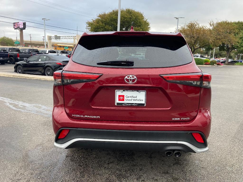 used 2021 Toyota Highlander car, priced at $36,495