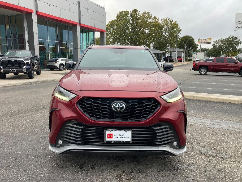 used 2021 Toyota Highlander car, priced at $36,495