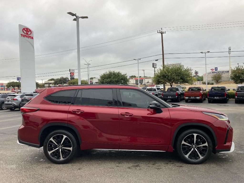 used 2021 Toyota Highlander car, priced at $36,495