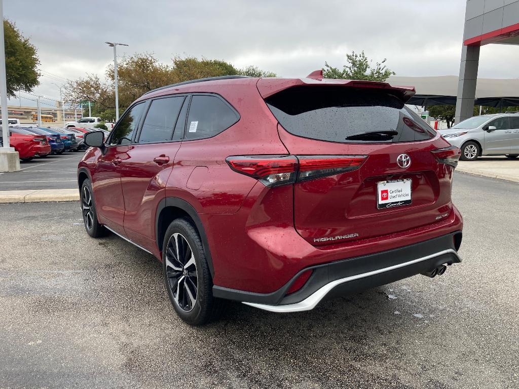 used 2021 Toyota Highlander car, priced at $36,495