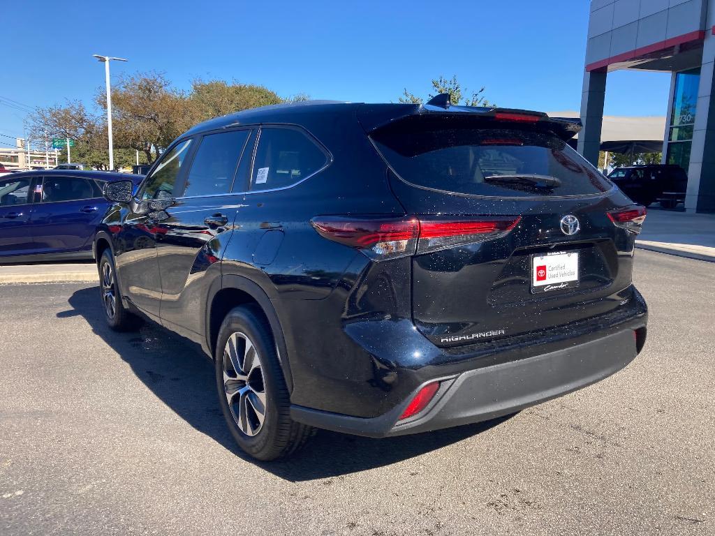 used 2024 Toyota Highlander car, priced at $40,993