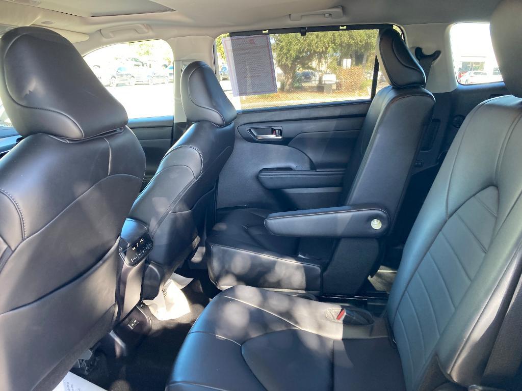 used 2024 Toyota Highlander car, priced at $40,993