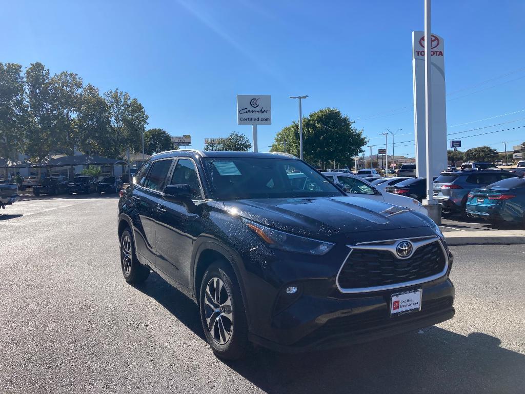 used 2024 Toyota Highlander car, priced at $40,993