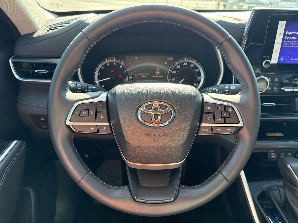 used 2023 Toyota Highlander car, priced at $35,992