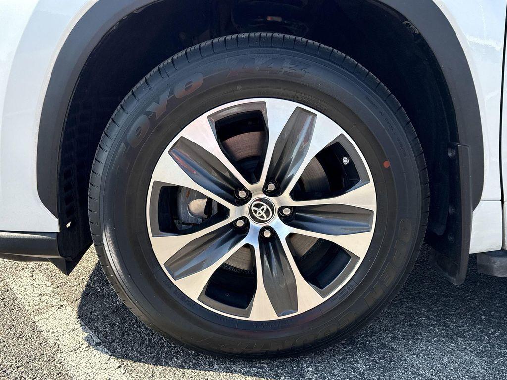 used 2023 Toyota Highlander car, priced at $35,992