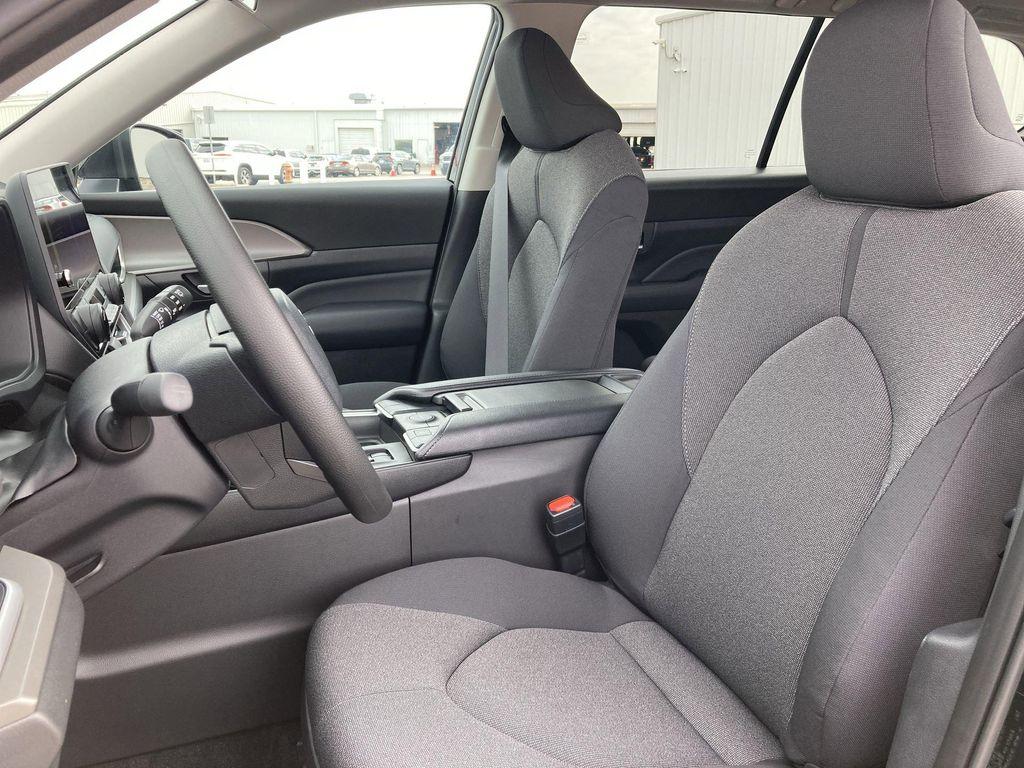 used 2025 Toyota Highlander car, priced at $42,992