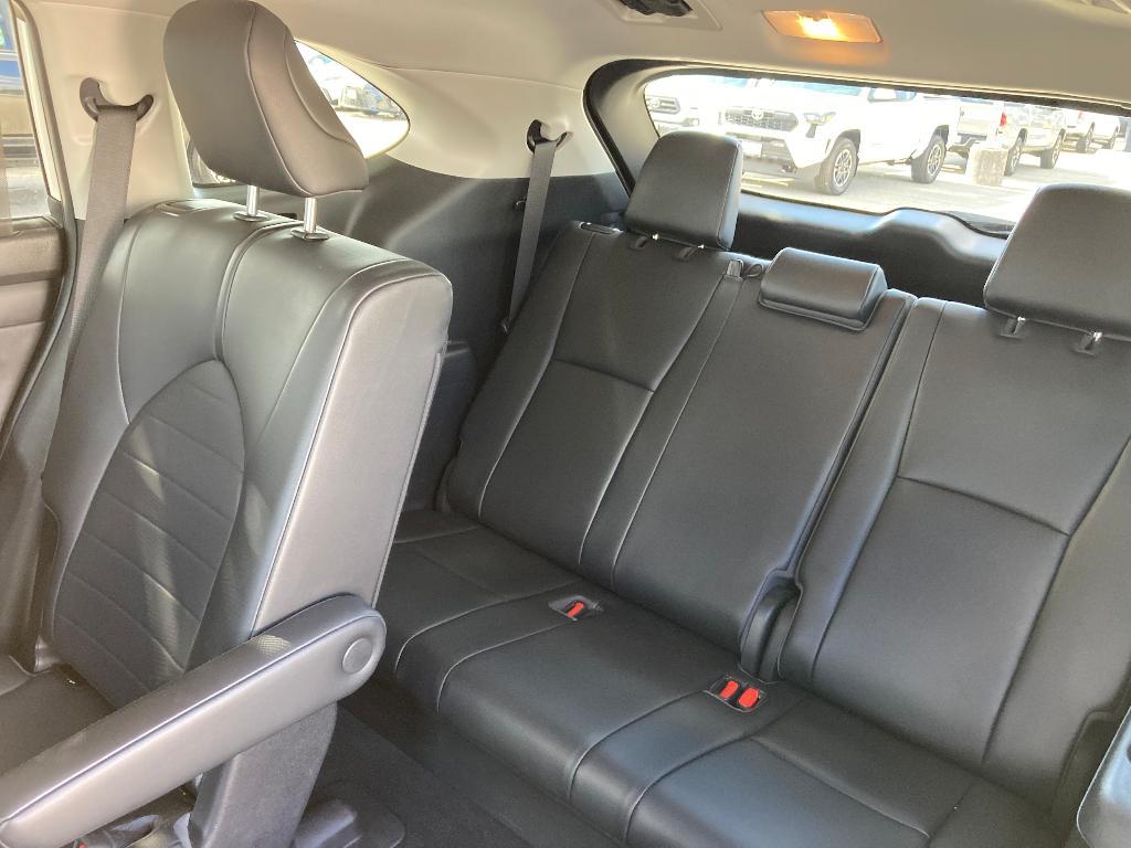 used 2020 Toyota Highlander car, priced at $29,995