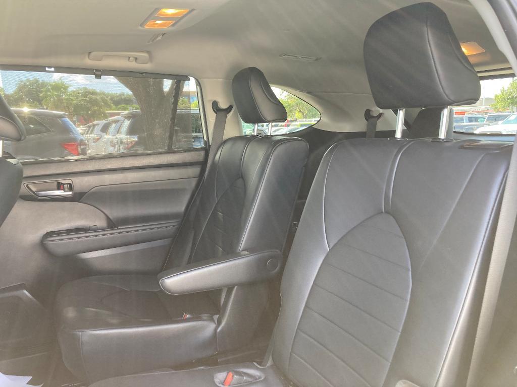 used 2020 Toyota Highlander car, priced at $29,995