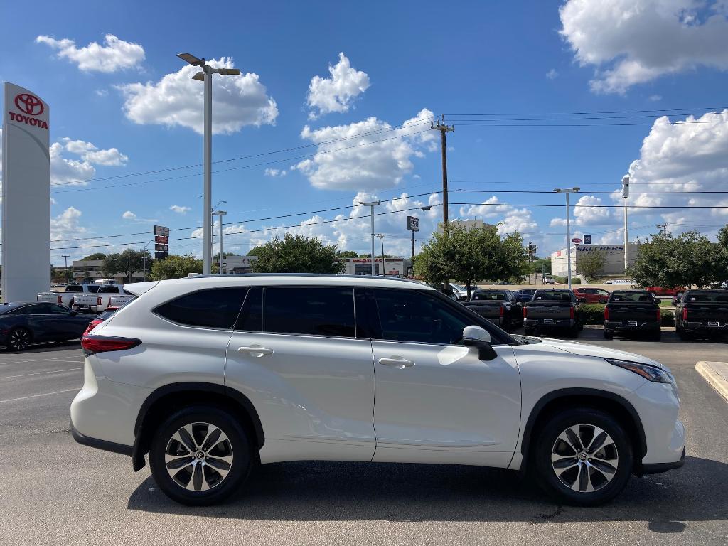 used 2020 Toyota Highlander car, priced at $29,995