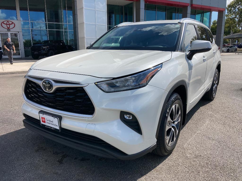 used 2020 Toyota Highlander car, priced at $29,995