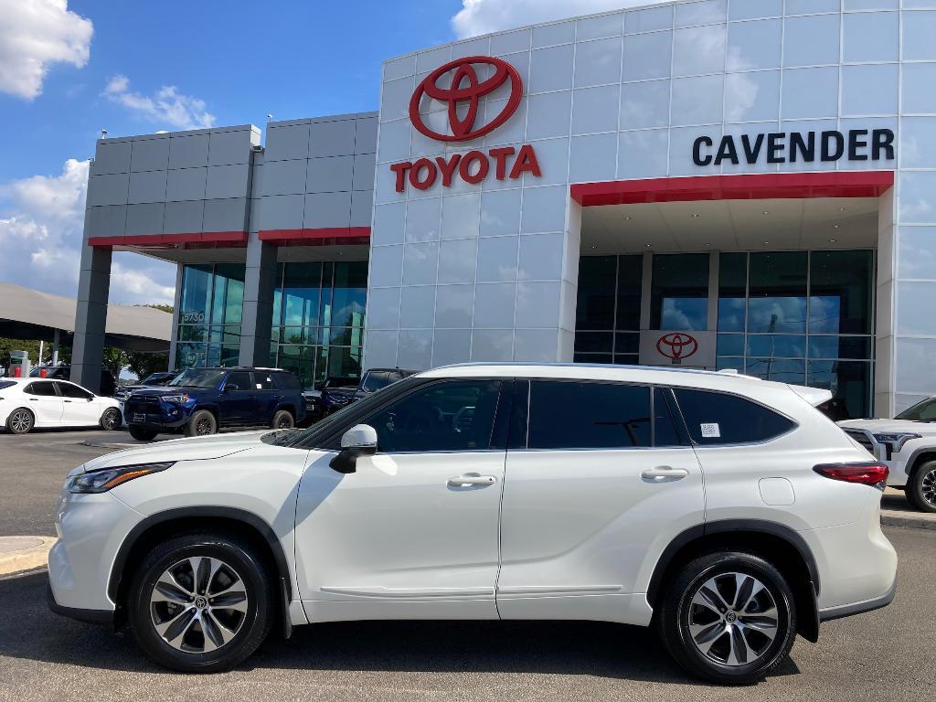 used 2020 Toyota Highlander car, priced at $29,995