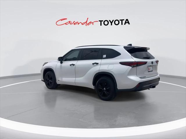 used 2025 Toyota Highlander Hybrid car, priced at $52,991