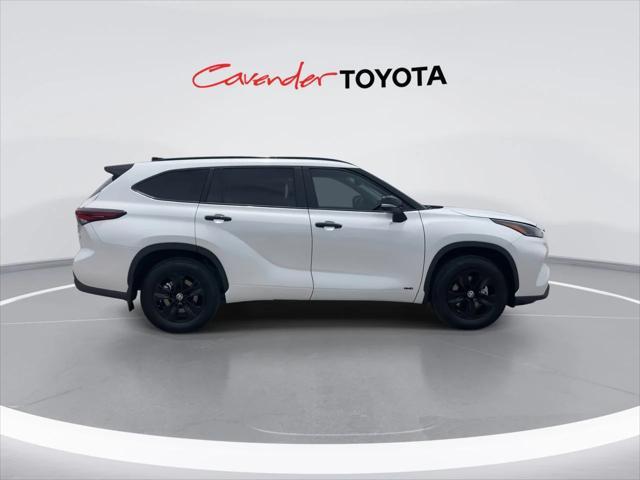 used 2025 Toyota Highlander Hybrid car, priced at $52,991