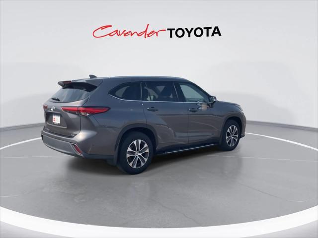 used 2021 Toyota Highlander car, priced at $29,495