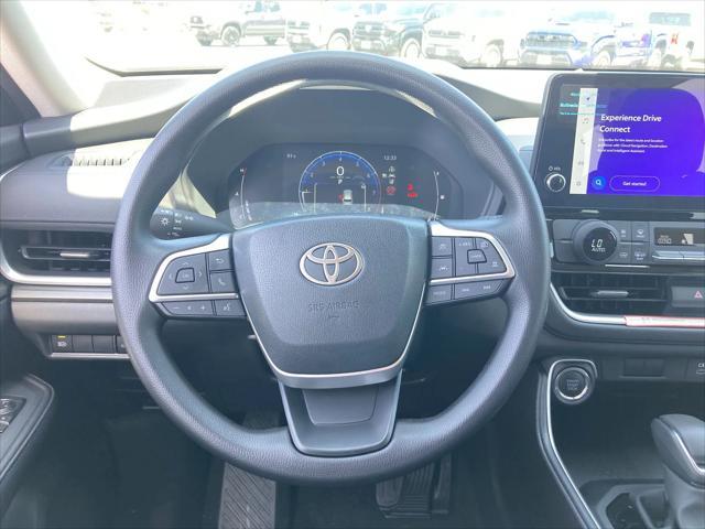 used 2025 Toyota Highlander car, priced at $46,991