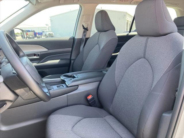 used 2025 Toyota Highlander car, priced at $46,991