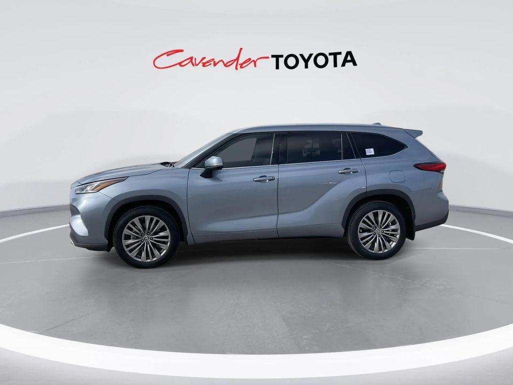 used 2020 Toyota Highlander car, priced at $31,995