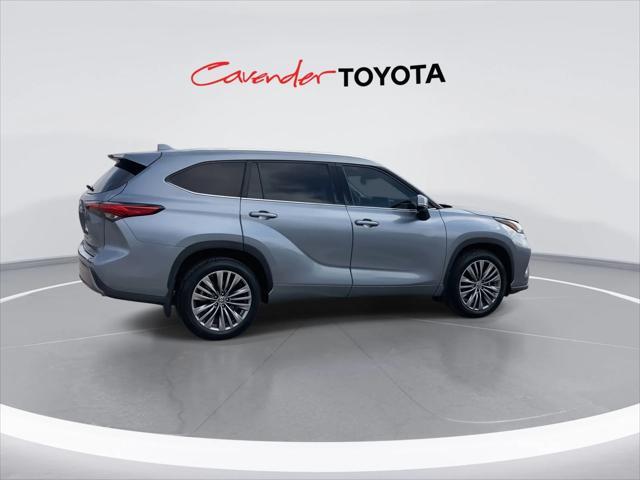 used 2020 Toyota Highlander car, priced at $31,995