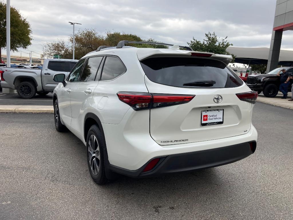 used 2021 Toyota Highlander car, priced at $30,995