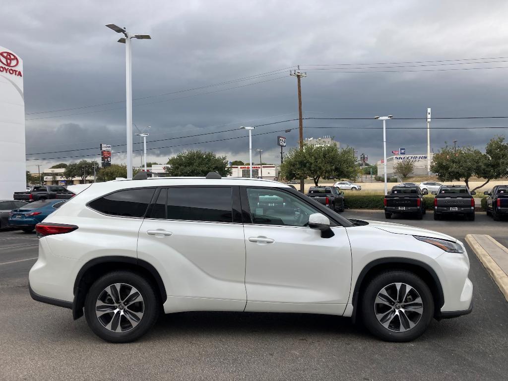 used 2021 Toyota Highlander car, priced at $30,995