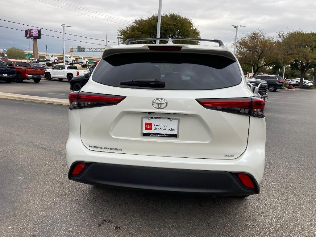 used 2021 Toyota Highlander car, priced at $30,995