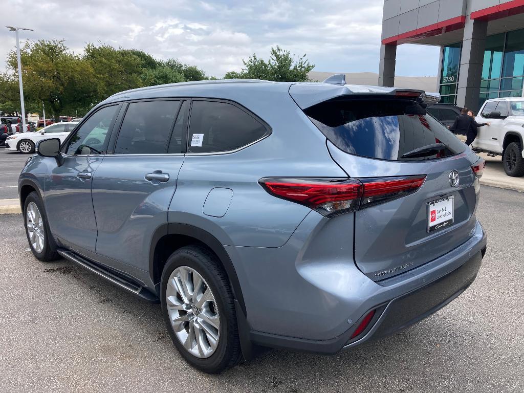 used 2021 Toyota Highlander car, priced at $33,995