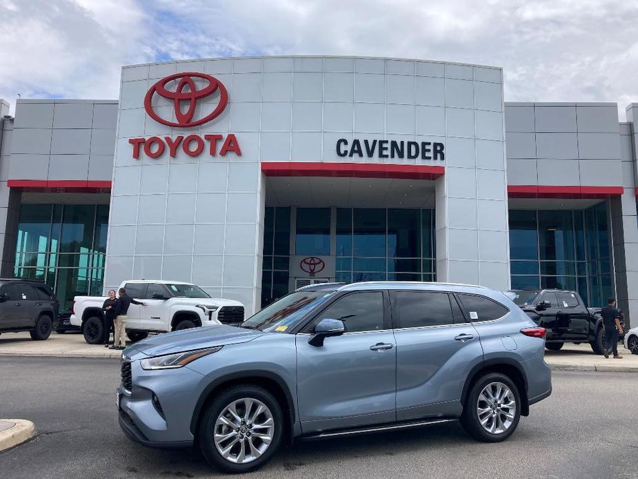 used 2021 Toyota Highlander car, priced at $33,995