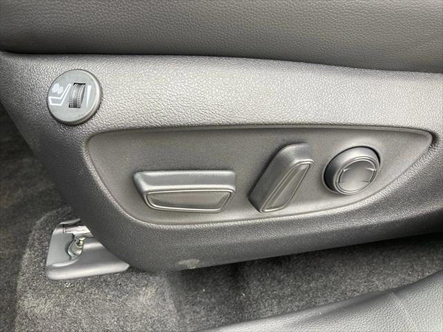 used 2025 Toyota Highlander Hybrid car, priced at $50,991