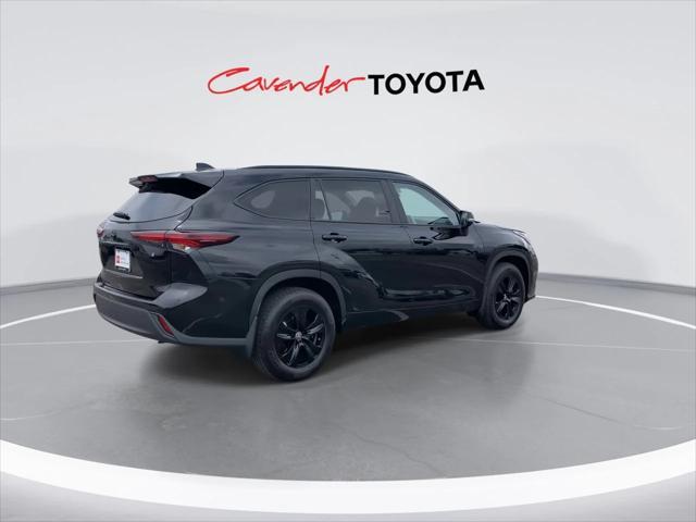 used 2025 Toyota Highlander Hybrid car, priced at $50,991