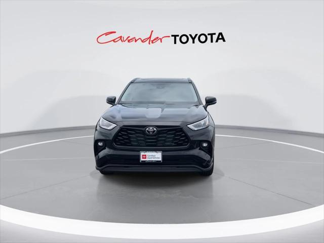 used 2025 Toyota Highlander Hybrid car, priced at $50,991