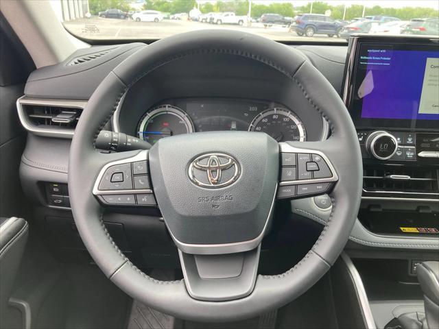 used 2025 Toyota Highlander Hybrid car, priced at $50,991