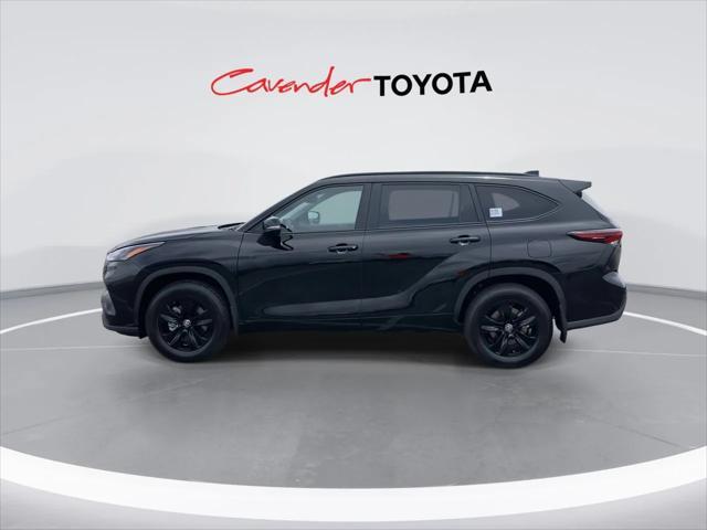 used 2025 Toyota Highlander Hybrid car, priced at $50,991