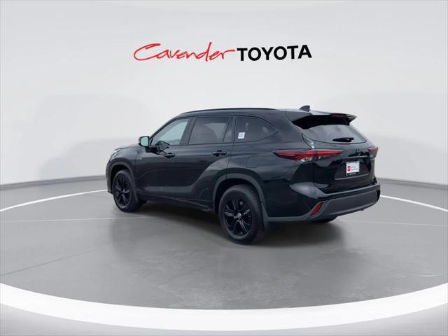 used 2025 Toyota Highlander Hybrid car, priced at $50,991