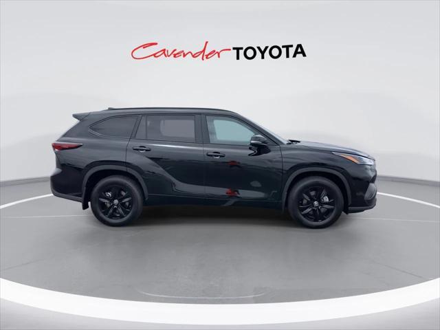 used 2025 Toyota Highlander Hybrid car, priced at $50,991