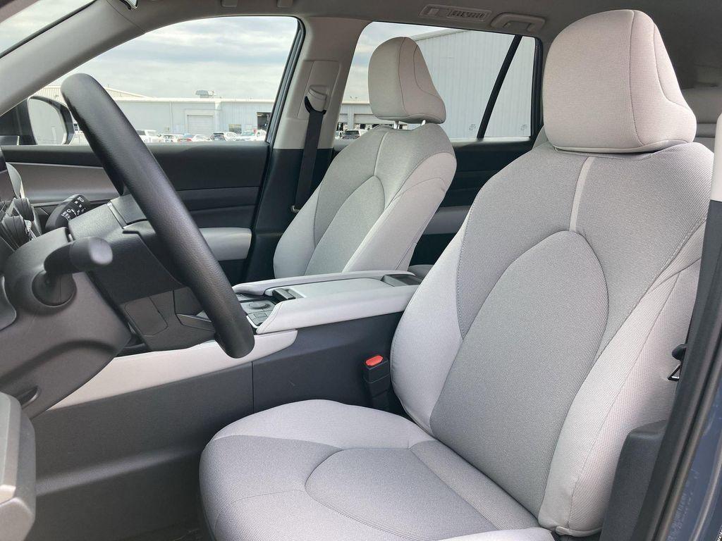 used 2025 Toyota Highlander car, priced at $42,992
