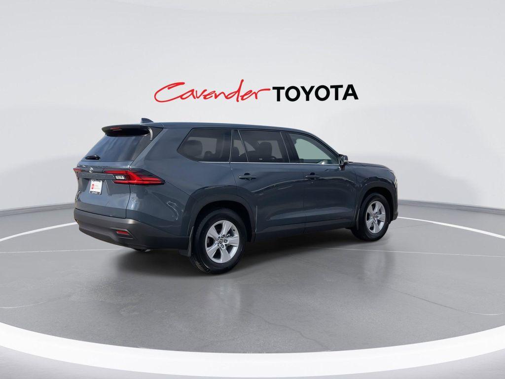 used 2025 Toyota Highlander car, priced at $42,992