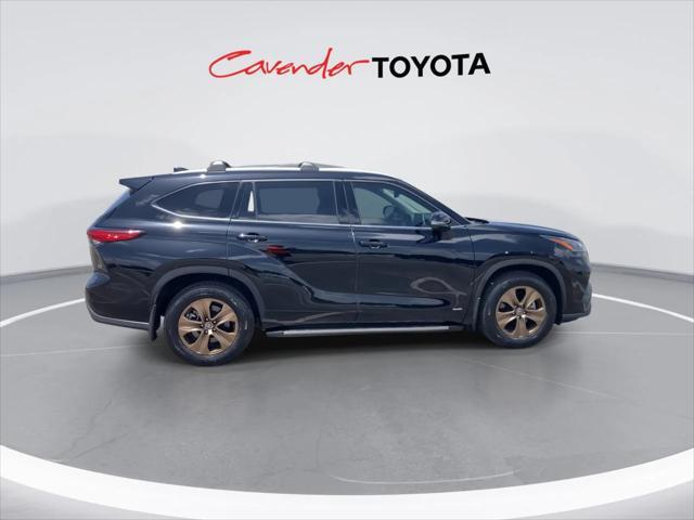 used 2022 Toyota Highlander Hybrid car, priced at $41,991
