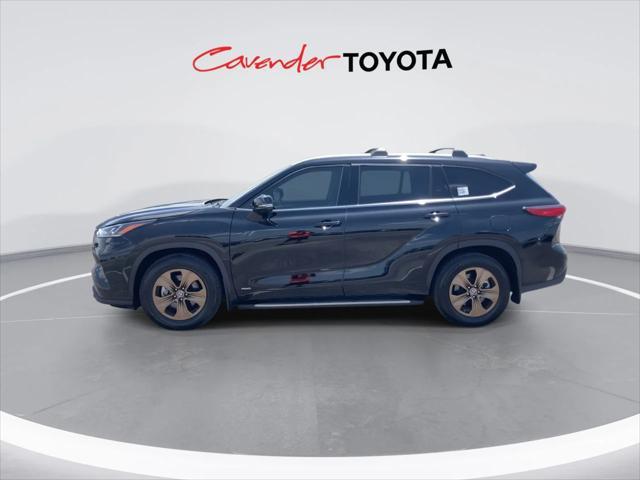 used 2022 Toyota Highlander Hybrid car, priced at $41,991