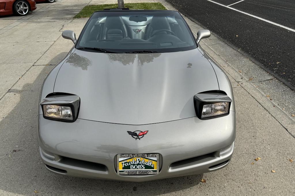 used 2000 Chevrolet Corvette car