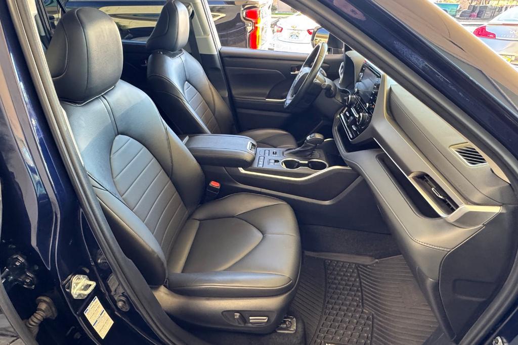 used 2022 Toyota Highlander car