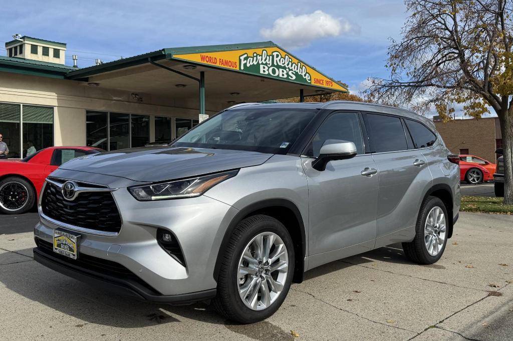 used 2022 Toyota Highlander car