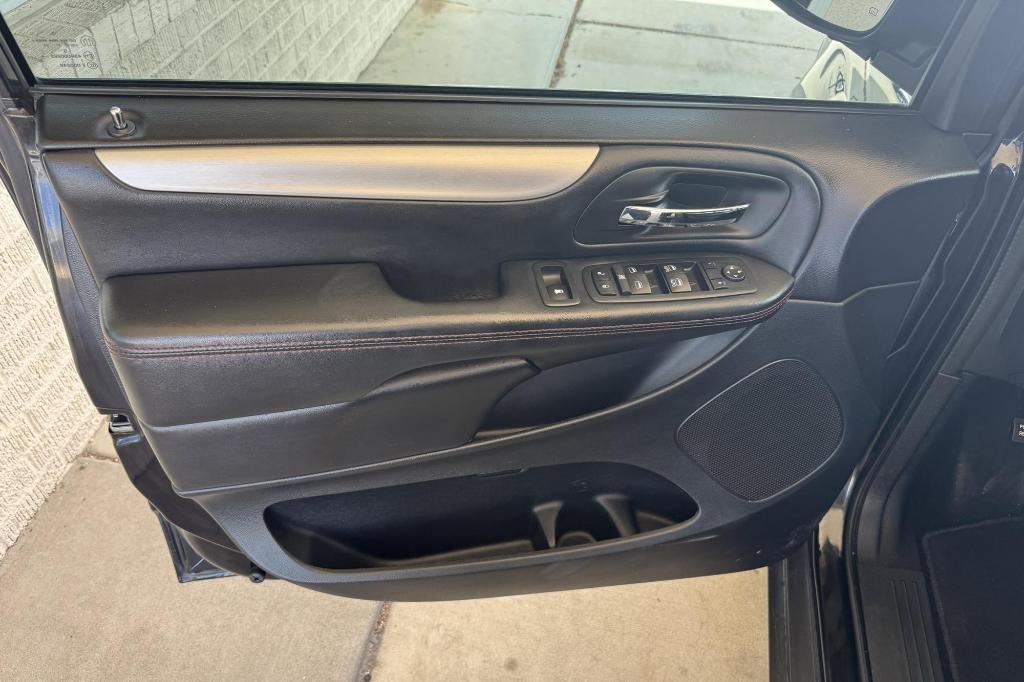 used 2017 Dodge Grand Caravan car