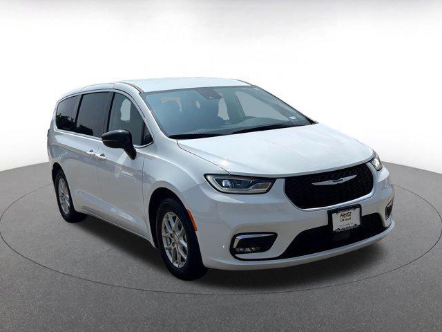 used 2024 Chrysler Pacifica car, priced at $32,252