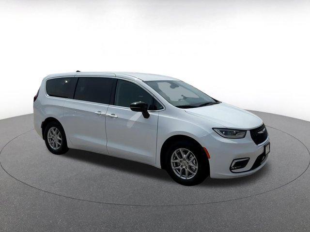 used 2024 Chrysler Pacifica car, priced at $32,252
