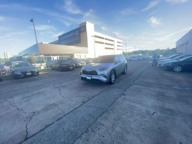 used 2021 Toyota Highlander Hybrid car, priced at $29,894