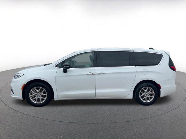 used 2024 Chrysler Pacifica car, priced at $33,453