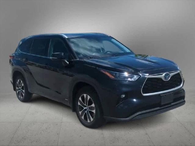used 2022 Toyota Highlander Hybrid car, priced at $38,025