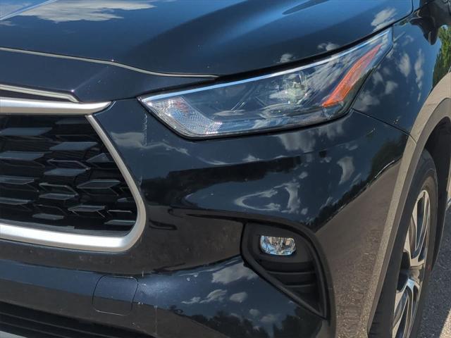 used 2022 Toyota Highlander Hybrid car, priced at $38,025